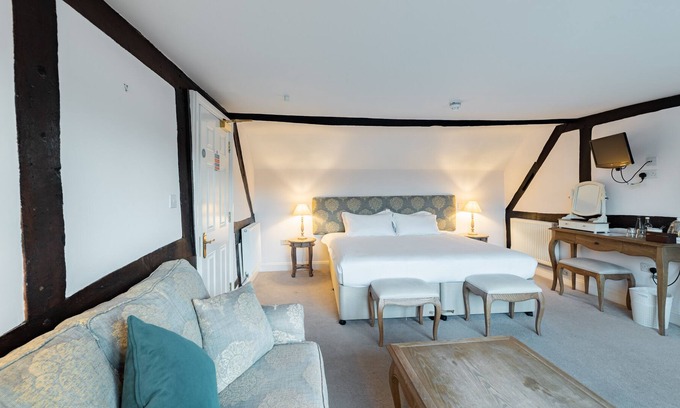 Hurstbourne Tarrant House | Twin Room Premium En Suite with Bath