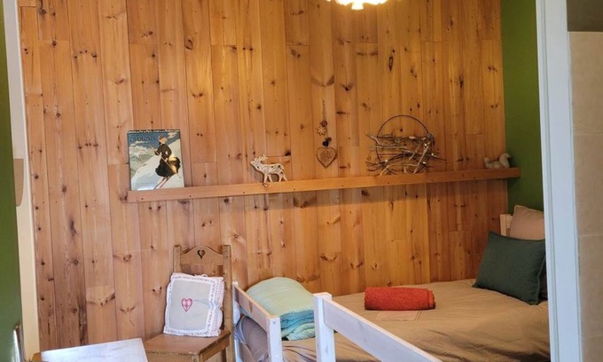 Artigues Apartment | Twin room with separate single beds