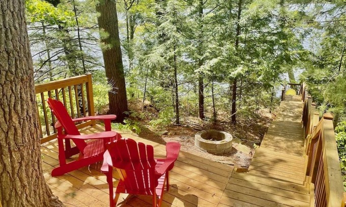 Marmora and Lake Cottage | Twin Sisters Getaway