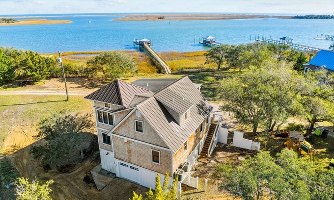 Myrtle Grove House | Twin Tides Intracoastal waterway cottage w/views of the ocean private dock &more