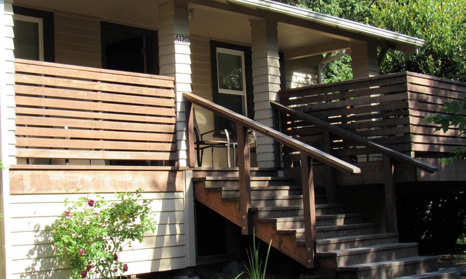 Crescent City House | Twin trees retreat in the redwoods along the river