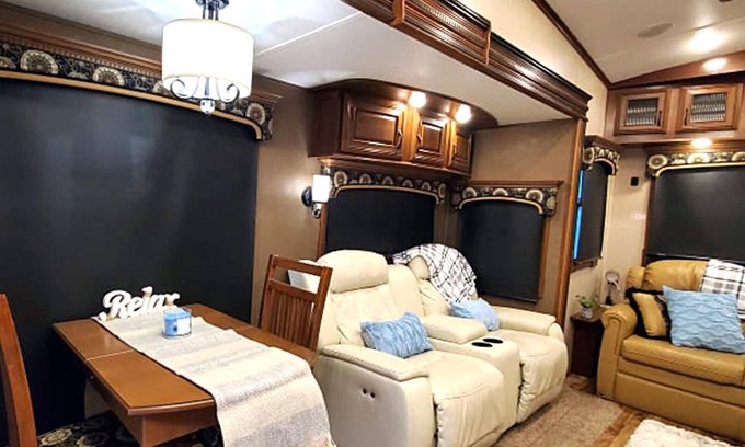 River Ranch RV Rental | Two bath fully stocked RV with free golf cart