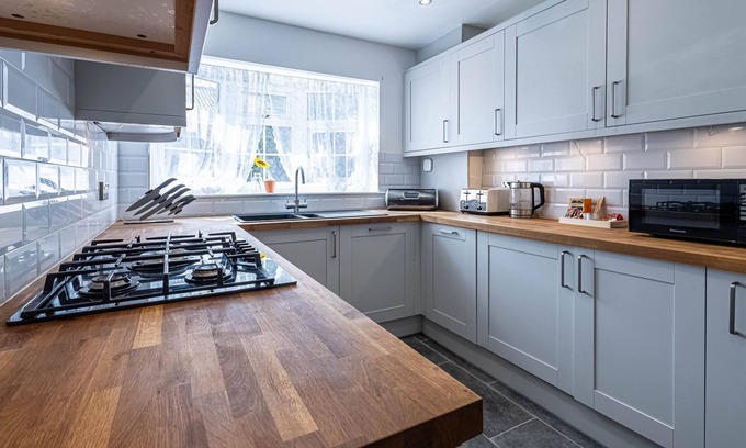 Livesey House | Two Bed Hse near London Bridge and London eye and London Museum