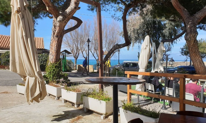 Contrada Difesa II VV Apartment | Two Bedroom Apartment, private Garden, 15 minute walk to Beach through Forest