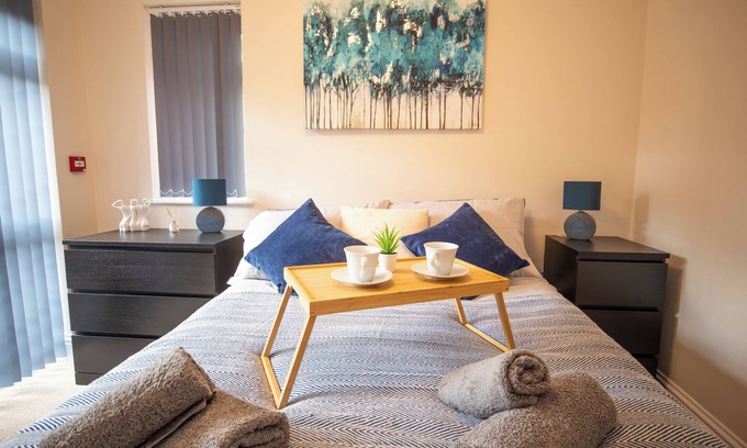 Eastbourne Apartment | Two-bedroom Apartament Central Eastbourne, Garden, Contractors Welcome