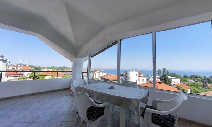 Chernomorets Apartment | Two-Bedroom Apartment with Terrace and Sea Viewn