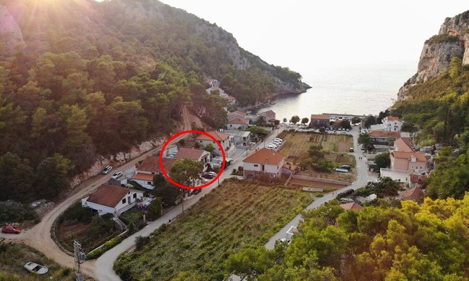 Zastrazisce Apartment | Two bedroom apartment with balcony and sea view Cove Vela Stiniva, Hvar (A-17075-a)