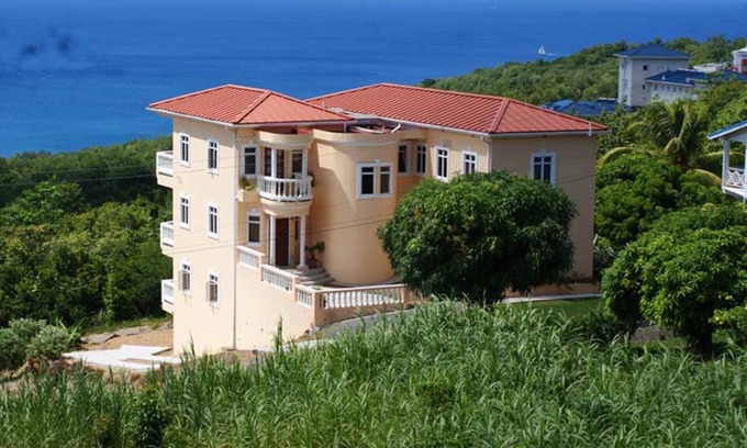 Coubaril Apartment | Two Bedroom Apartment with a Sea View close to the city center