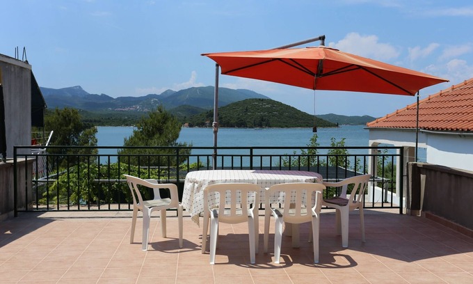 Dubrava Apartment | Two bedroom apartment near beach Luka Dubrava, Pelješac (A-284-a)