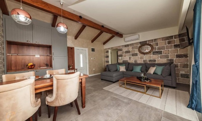 Bijela Apartment | Two bedroom Apartment with Sea View and Balcony