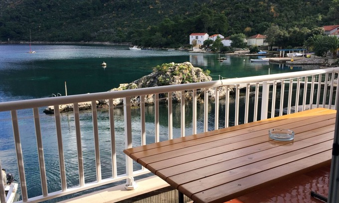 Okuklje Apartment | Two bedroom apartment near beach Okuklje, Mljet (A-4933-b)