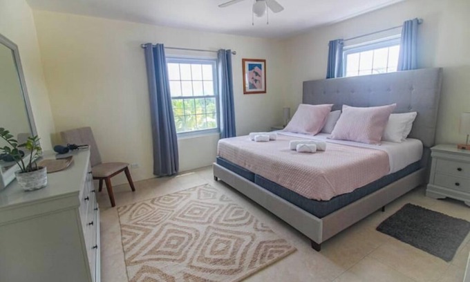 Pembroke House | Two bedroom apartment minutes from the beach
