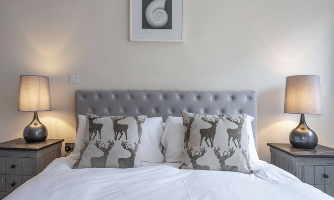 Shaftesbury Apartment | Two-Bedroom Apartment