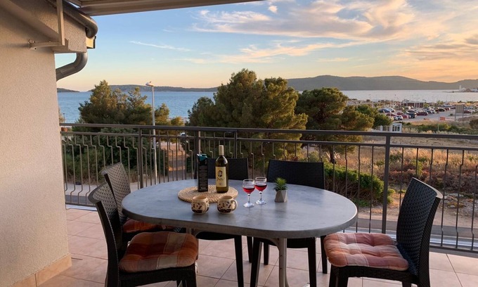 Brodarica Apartment | Two bedroom apartment with terrace and sea view Brodarica, Šibenik (A-21536-a)