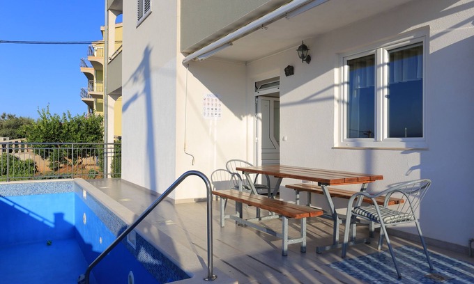 Dugi Rat Apartment | Two bedroom apartment with terrace and sea view Mali Rat, Omiš (A-9698-a)