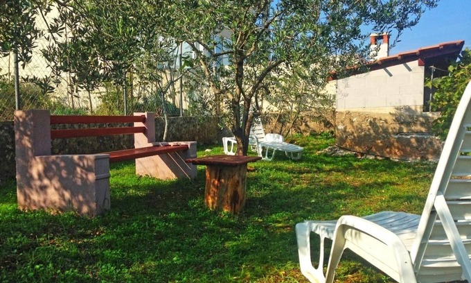 Lukoran Apartment | Two bedroom apartment with terrace Lukoran, Ugljan (A-20387-b)