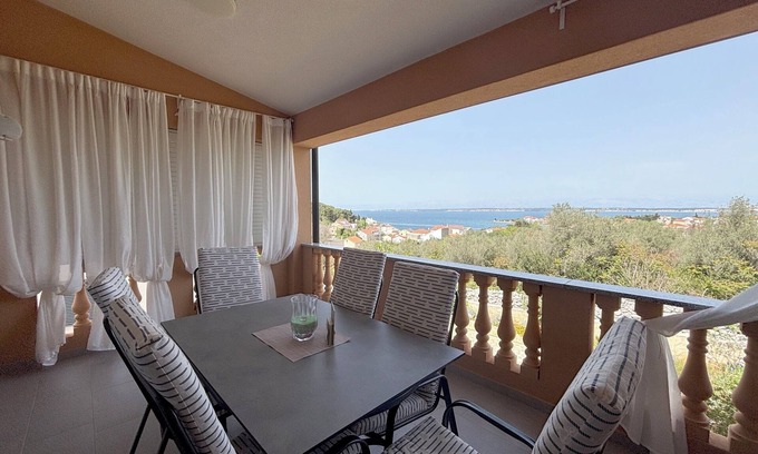 Lukoran Apartment | Two-Bedroom Apartment with Sea View Artmare