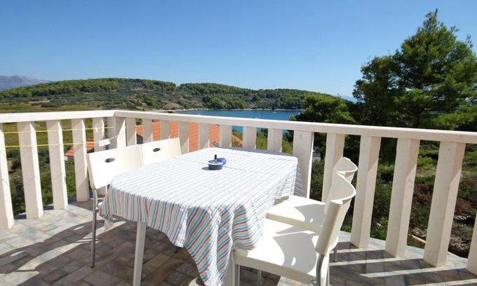 Lumbarda Apartment | Two bedroom apartment with terrace and sea view Lumbarda, Korčula (A-9271-a)