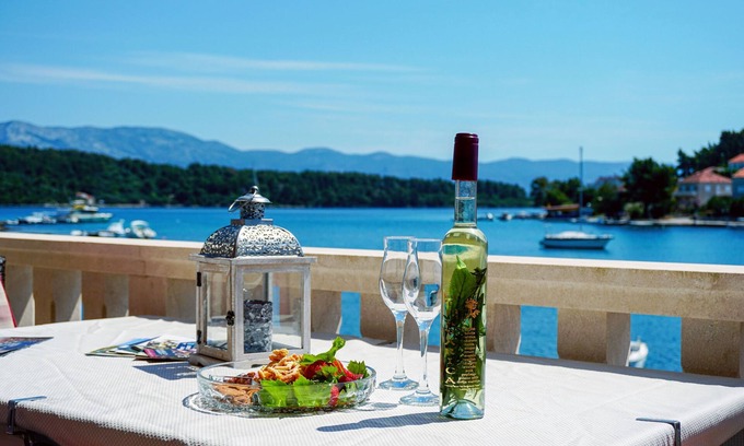 Lumbarda Apartment | Two bedroom apartment near beach Lumbarda, Korčula (A-9325-a)