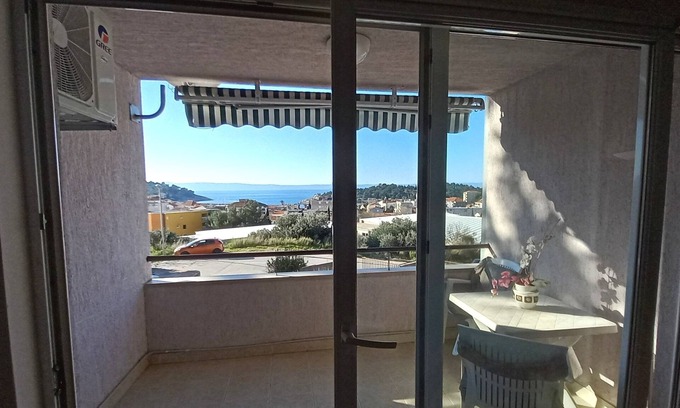 Gorinka Apartment | Two bedroom apartment with terrace and sea view Makarska (A-19756-a)