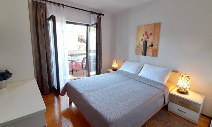 Sveti Anton Apartment | Two bedroom apartment with terrace Sveti Anton, Krk (A-5288-a)