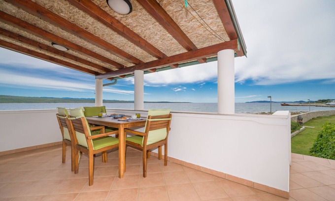 Nerezine Apartment | Two bedroom apartment near beach Nerezine, Lošinj (A-7963-c)