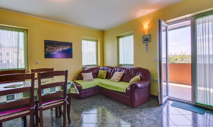 Nerezine Apartment | Two bedroom apartment with balcony and sea view Nerezine, Lošinj (A-11815-a)
