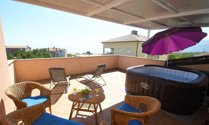 Bezjaki Apartment | Two bedroom apartment with terrace and sea view Rijeka (A-23345-a)