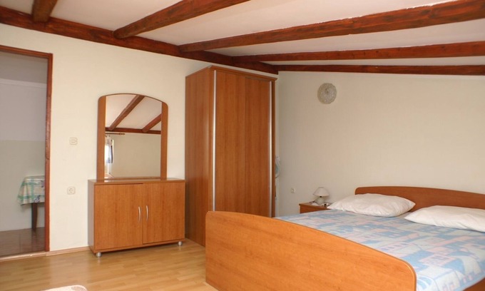 Zubovici Apartment | Two bedroom apartment near beach Zubovići, Pag (A-4065-b)