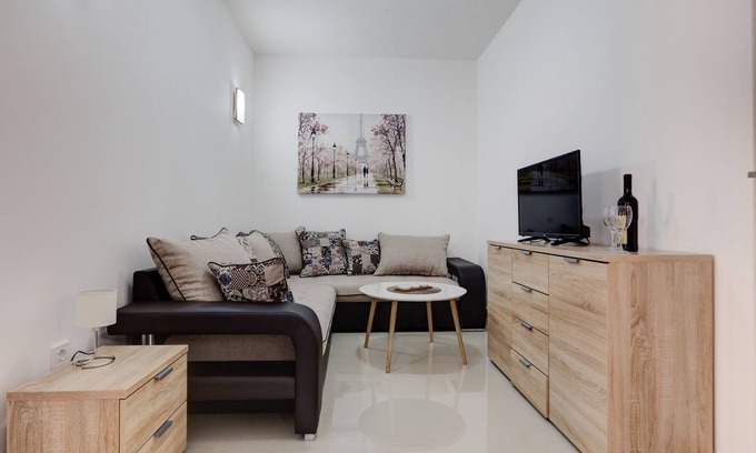 Kaluđerac Apartment | Two Bedroom Apartment w/Swimming Pool