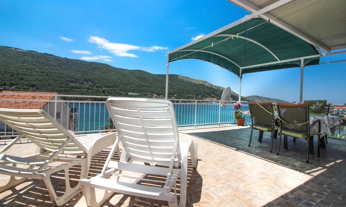 Grebastica Apartment | Two bedroom apartment near beach Grebaštica, Šibenik (A-480-a)