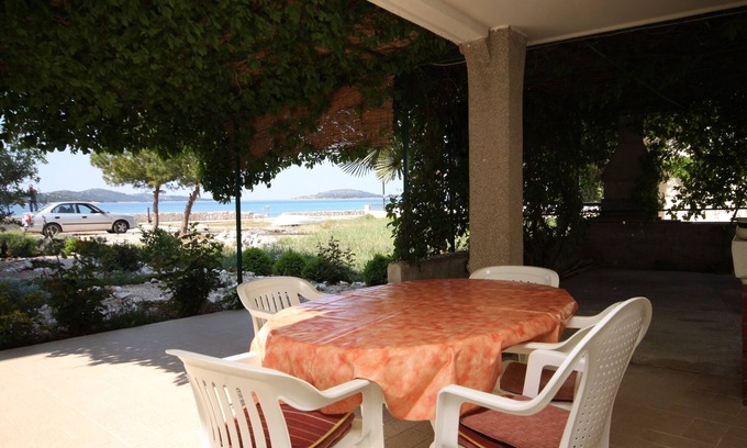 Zaboric Apartment | Two bedroom apartment near beach Žaborić, Šibenik (A-6097-b)