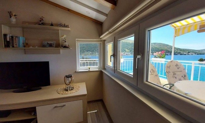 Grebastica Apartment | Two bedroom apartment near beach Grebaštica, Šibenik (A-8333-a)
