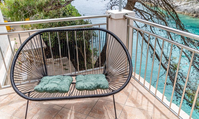 Zrnovo Apartment | Two bedroom apartment near beach Cove Bratinja Luka, Korčula (A-4434-a)