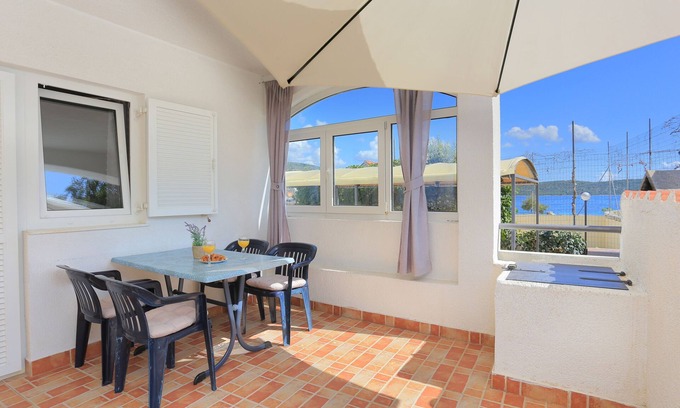 Sevid Apartment | Two bedroom apartment near beach Sevid, Trogir (A-4286-c)