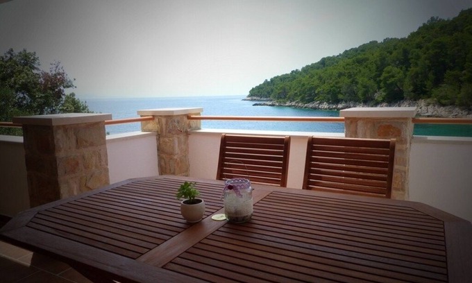 Gdinj Apartment | Two bedroom apartment near beach Cove Skozanje, Hvar (A-5713-c)