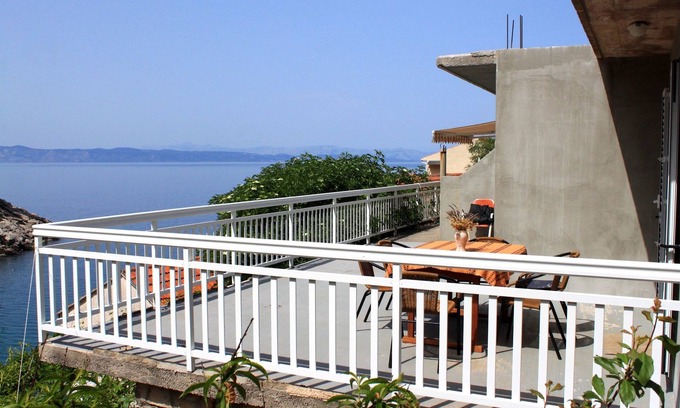 Gdinj Apartment | Two bedroom apartment near beach Cove Pobij, Hvar (A-8702-a)