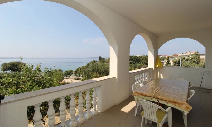 Mandre Apartment | Two bedroom apartment near beach Mandre, Pag (A-4084-a)