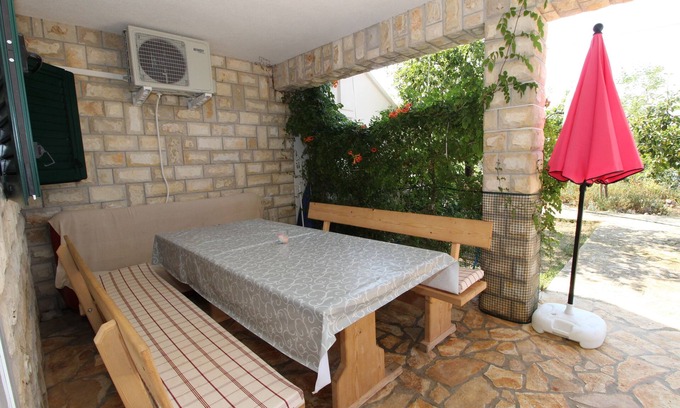 Mandre Apartment | Two bedroom apartment near beach Mandre, Pag (A-4084-b)