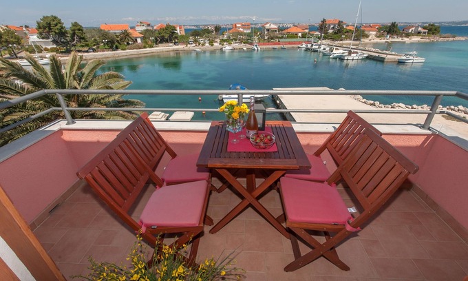 Poljana Apartment | Two bedroom apartment near beach Poljana, Ugljan (A-8432-c)