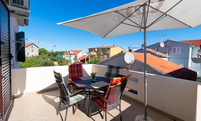 Preko Apartment | Two bedroom apartment near beach Preko, Ugljan (A-14917-a)