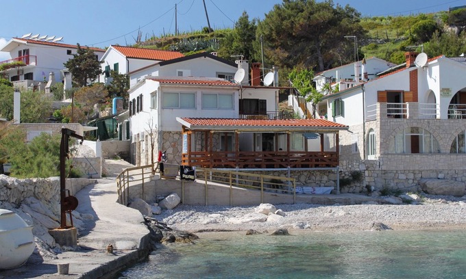 Zarace Apartment | Two bedroom apartment near beach Cove Zaraće, Hvar (A-8778-a)