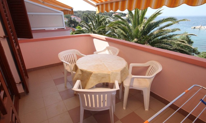 Jakisnica Apartment | Two bedroom apartment near beach Jakišnica, Pag (A-6424-a)