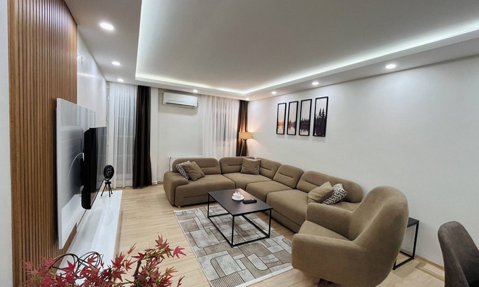 Kabatas Apartment | Two-Bedroom Apartment with Balcony in Taksim - No: 12