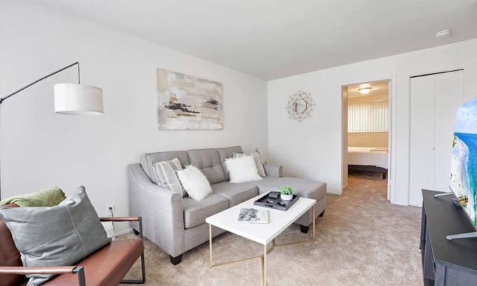 Gibraltar Apartment | Two bedroom apartment - Near parks and Detroit River!