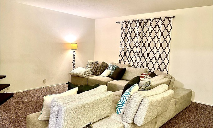Metairie Apartment | Two bedroom apartment in the heart of Metairie