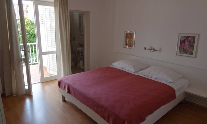 Banjol Apartment | Two bedroom apartment with terrace and sea view Rab (A-16359-a)