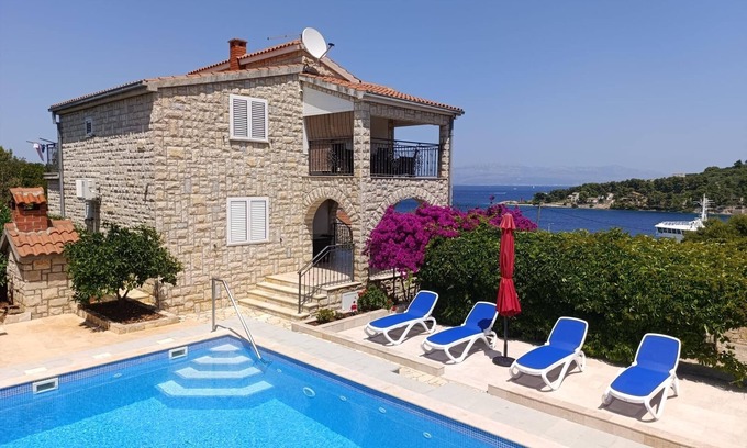 Rogac Apartment | Two bedroom apartment with terrace and sea view Rogač, Šolta (A-5183-a)