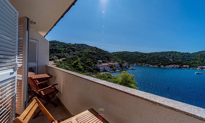 Zaklopatica Apartment | Two bedroom apartment with balcony and sea view Zaklopatica, Lastovo (A-12452-b)