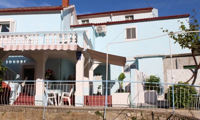Lukoran Apartment | Two bedroom apartment with terrace Lukoran, Ugljan (A-11672-a)